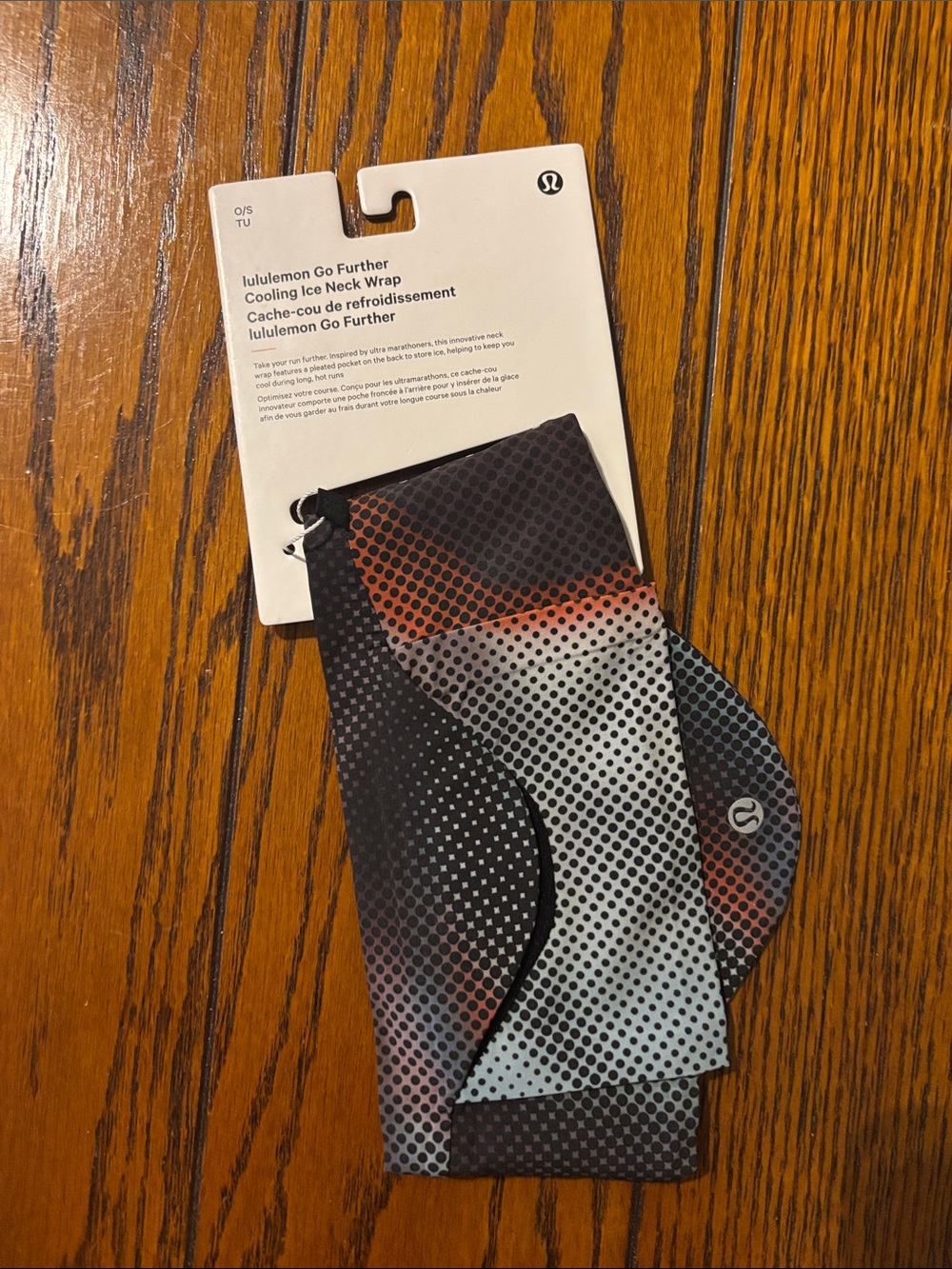 lululemon Go Further Cooling Ice Neck Wrap - Black with Red Dot Gradient